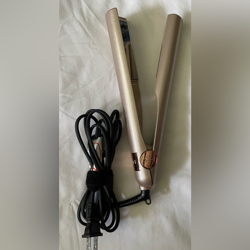TYME Hair Straightener in Rose Gold and Black